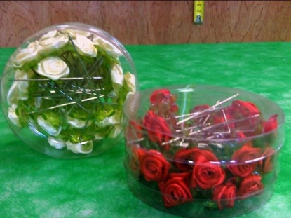 Picture of ACRYLIC ROSE W/PIN X 36 PZ BOX *RED