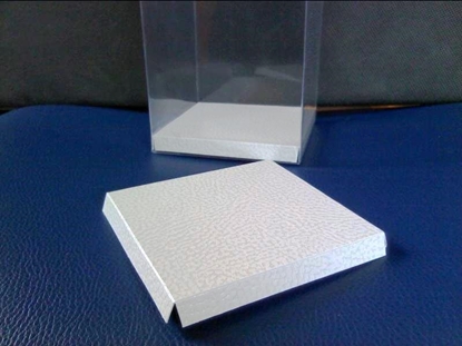 Immagine di FONDO 120X120 RIALZATO PELLE BIANCO CF. 10 PZ.