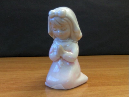 Immagine di BIMBA IN PORCELLANA 3,5X5 X H.8,5 CM.