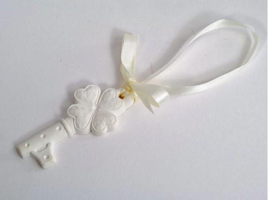 Immagine di GESSETTO PROFUMATO CHIAVE C/NASTRINO 9X4 CM CF. 6 PZ.