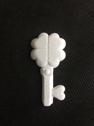 Immagine di GESSETTO CHIAVE QUADRIFOGLIO CON CUORE CM 9.5 X 3.2 CF. 20 P