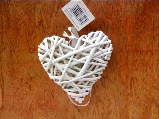 Immagine di CUORE RATTAN DA APPENDERE D. 15 CM. BIANCO