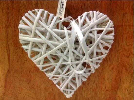 Immagine di CUORE RATTAN DA APPEND. 30 X 6  CM. BIANCO