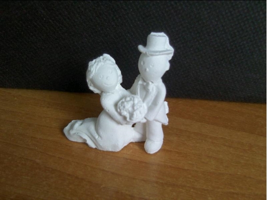 Immagine di GESSETTO SPOSI IN GINOCCHIO  H. 5 CM CF. 10 PZ