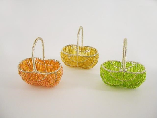 Immagine di CESTINO IN METALLO C/PERLINE 3 ASS. 6X4XH.7 CM