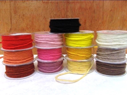 Immagine di WOOL CORD ON THE WHEEL 3,5 MM. X 35 MT.