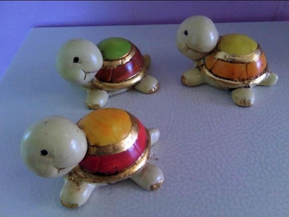 Immagine di TARTARUGA IN PORCELLANA 3 ASS. 7X4,5 CM.