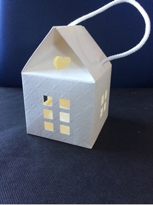 Immagine di CASETTA C/CORDINI 100X100X100 MM MATELASSE' BIANCO CF 10 PZ