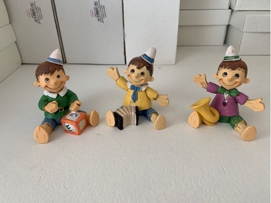 Immagine di PINOCCHIO MEDIO RESINA 6 SOGG. ASSORT.